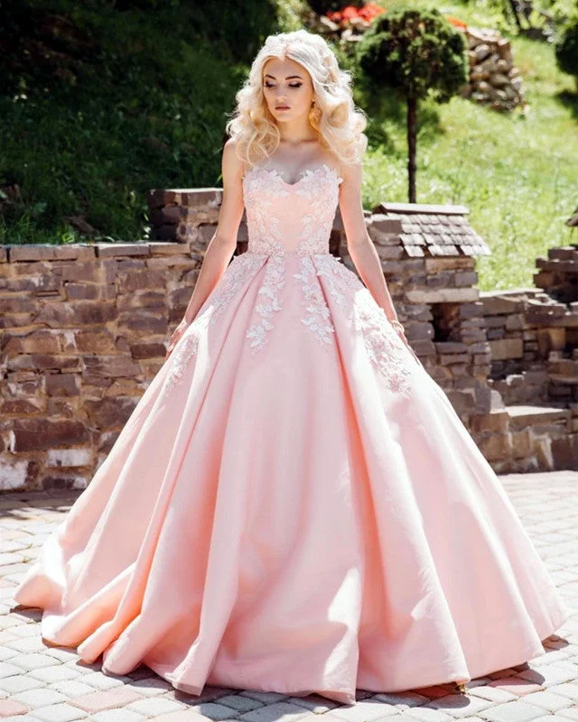 Quinceanera Dresses Lace Appliques Sweetheart Ball Gown